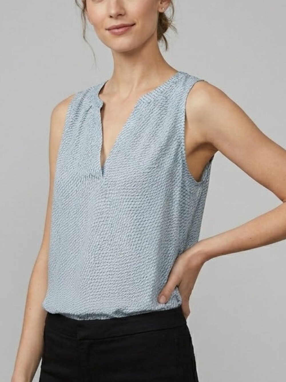 Joie 100% Silk Aruna Sleeveless Blouse Blue Pattern V-Neck Size Medium